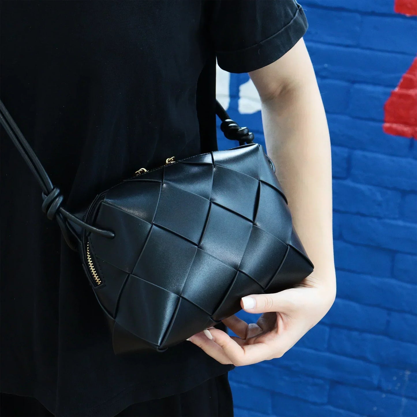 Zélia Medium Leather Crossbody Bag